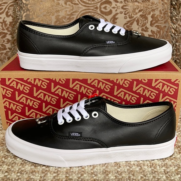 vans authentic piercing